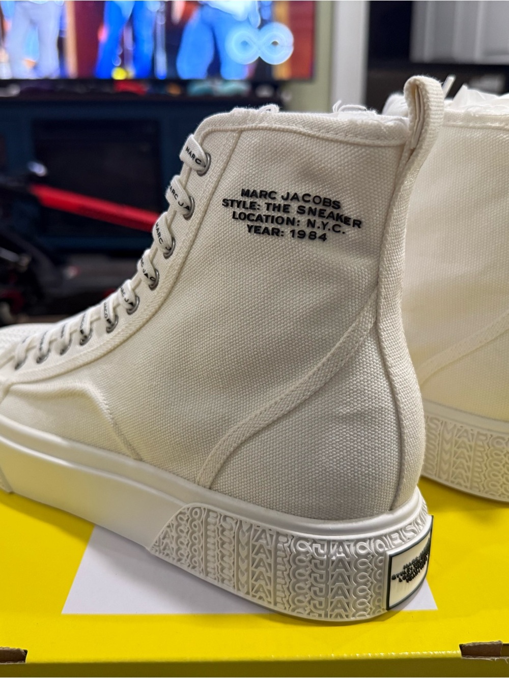 Marc Jacobs Yellow Shoe Box - Picture 8 of 15